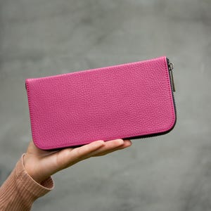 Portefeuille en cuir rose pour femme, porte-monnaie à fermeture éclair, fait à la main, idée cadeau parfaite, fabriqué en Ukraine, porte-monnaie minimaliste rose vif, grand format