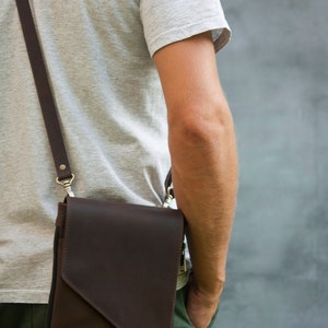 Man Messenger Bag Personalized Vintage Leather Black Minimalist Crossbody Bag image 9