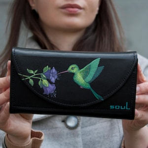 Bolsa feminina com pintura de beija-flor Bolsa de couro preta com pássaro e flores Bolsa grande Ideia de presente para mulheres Bolsa artesanal