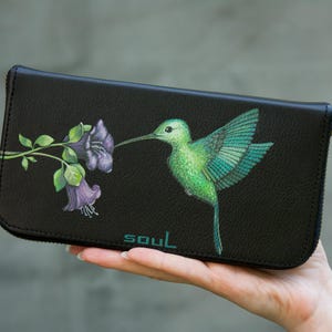 Cartera hecha a mano con pintura de pájaros y flores, monedero grande, cartera de alta calidad con colibrí, idea de regalo para mujer, cartera de cuero negro
