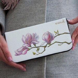Cartera de mujer con pintura de magnolia rosa. Monedero grande para mujer, hecho a mano, con cremallera. Idea de regalo para mamá. Idea de regalo para esposa. Monedero con flores.