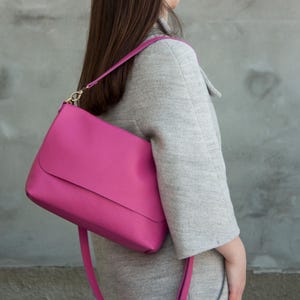 Sac à bandoulière en cuir rose vif pour femmes, grand sac à main quotidien, sac à bandoulière minimaliste rose vif, couleur Fuchsia, sac à main souple