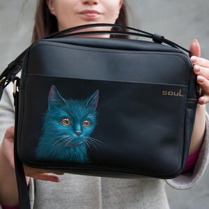 青い猫の肖像画が描かれた黒のレザークロスボディバッグ、ペットの肖像画が描かれた女性用財布、大きなハンドバッグ、マットレザーバッグ、妻へのギフトアイデア