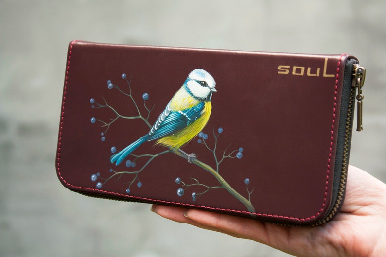 Cartera de Mujer de Piel Color Vino con Pintura de Pájaro Titmouse Monedero Grande Personalizado imagen 8