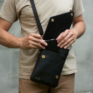 Man Messenger Bag Personalized Vintage Leather Black Minimalist Crossbody Bag image 3