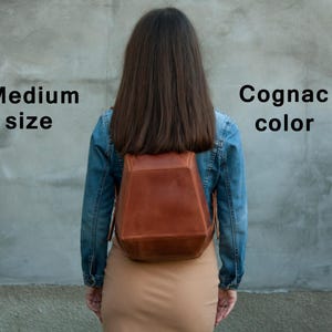 Brauner Lederrucksack für Damen, ideal für Reisen, minimalistisch und praktisch