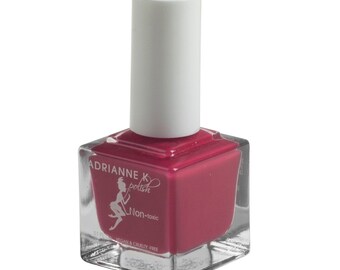 Passion! ADRIANNE K Giftfritt rött nagellack med en antydan till rosa. Geleffekt. Snabbtorkande, 0,51 fl oz, Vegansk. Glutenfri