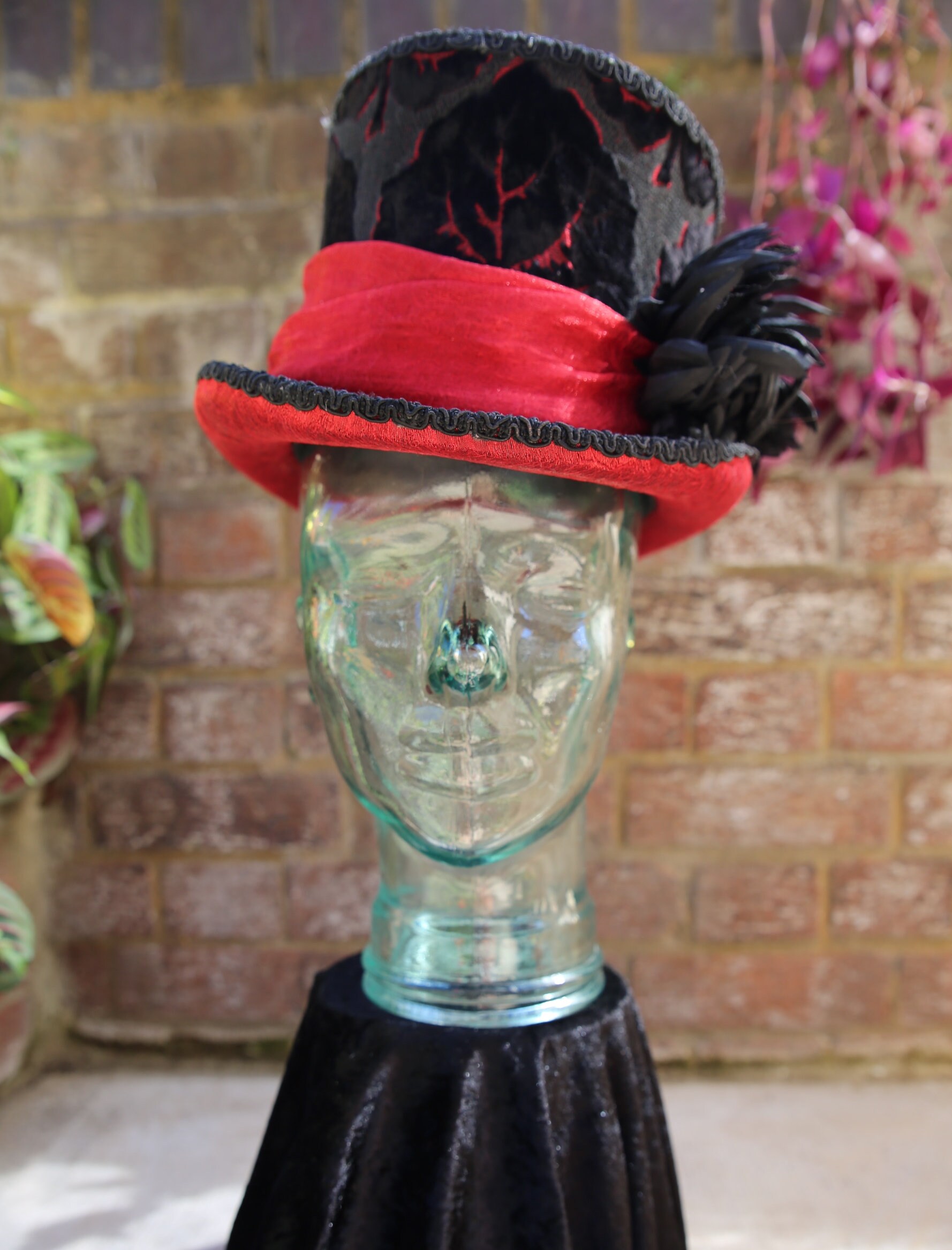 Kit Gótico Smiffys - Sombrero De Copa, Gafas Y Gola Rojo Y Negro, Para Halloween Y Fiestas | Disfraz Temático, Accesorios Góticos, Cosplay Y Eventos