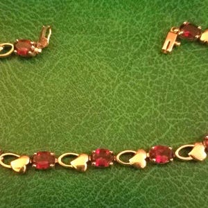 STUNNING Ruby red garnet 14k solid gold bracelet heart padlock design, 7.25&quot; great condition, large natural  stones high end.