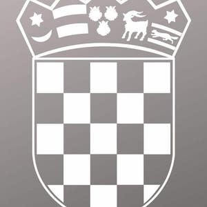 Puede incluir: Un escudo de armas blanco con un escudo ajedrezado, una corona con estrellas y una luna creciente, y una cabra y un lobo.