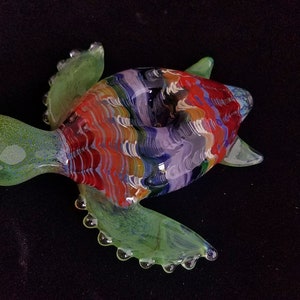 Glas-Meeresschildkröte-Pfeife (Regenbogenschale) | UV Glühen | Farbwechsel | Funktionale Glaskunst, Unikat | Mundgeblasen