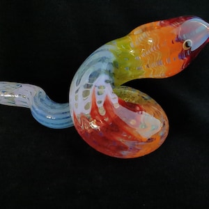 Coiled Glass Snake Pfeife Farbwechsel | Regenbogenfarben | Einzigartige gemeißelte Glaskunst Schneller Versand
