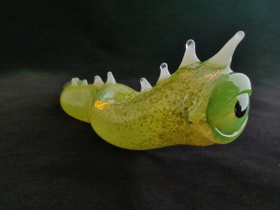 Glass Space Slug Pipe ( Detailed Eye Version ) | UV Glow | Unique Glass Art Tobacco Pipe | Color Changing