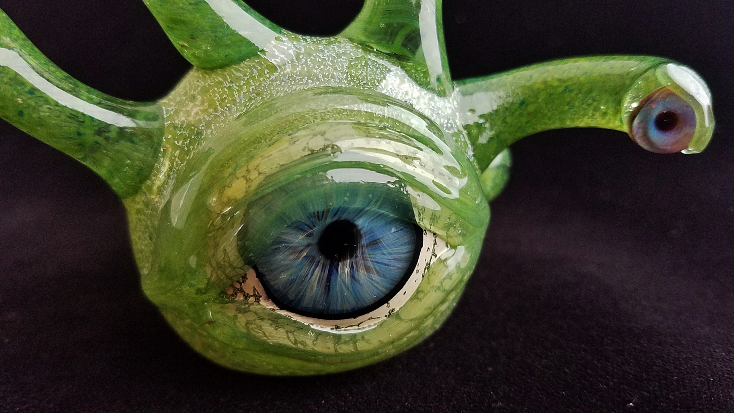 Glass Beholder Pipe Glass Eye Color Changing Glass Unique