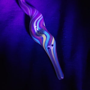 Glass Worm on a String Pipe | UV Glow | Color Changing | Quick Shipping