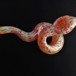 Coiled Glass Snake Pfeife Farbwechsel | Einzigartige gemeißelte Glaskunst Rot & Gold Version | Schneller Versand |
