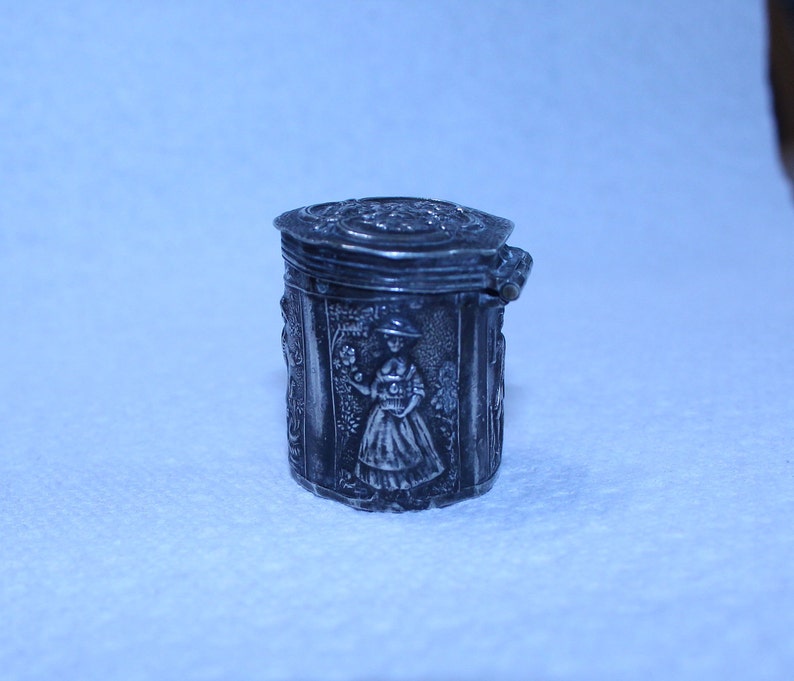 Vintage Silver Pillsnuff Box