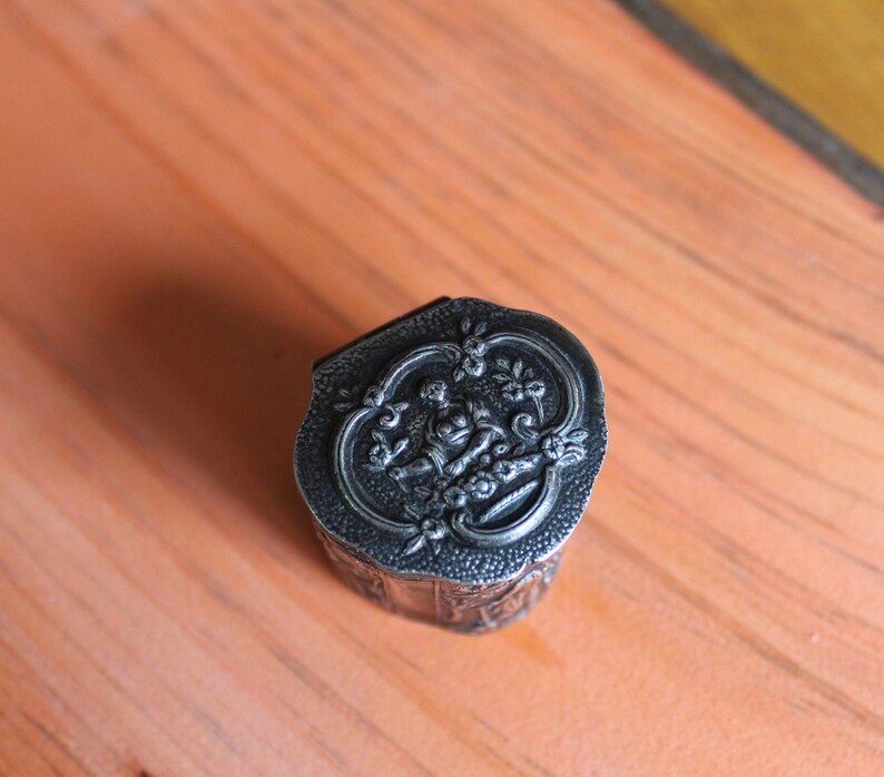 Vintage Silver Pillsnuff Box