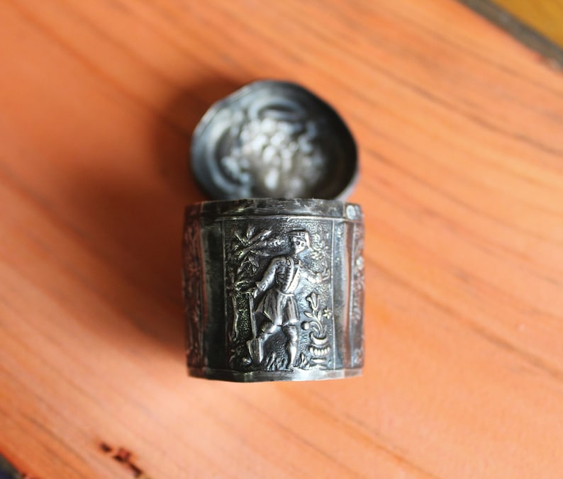 Vintage Silver Pillsnuff Box