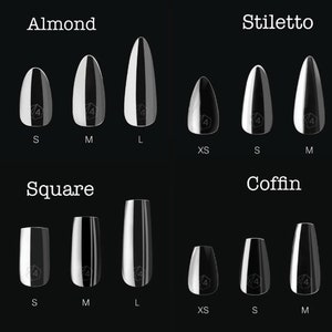 Op de afbeelding: Vier verschillende nagelvormen, amandel, stiletto, vierkant en kist, worden getoond in vier maten: XS, S, M en L. Elke vorm wordt getoond in een heldere, glanzende afwerking.