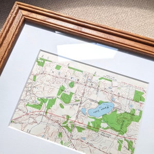 NORTHAMPTON, OH: carte d’époque montrant la topographie de Northampton et des environs {Cadre inclus}