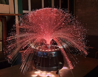 Lampe OVNI à fibre optique vintage Szarvasi SZV-679, roue chromatique rotative, rétroéclairage hongrois de l'ère spatiale qui fonctionne bien.  Rares et à collectionner