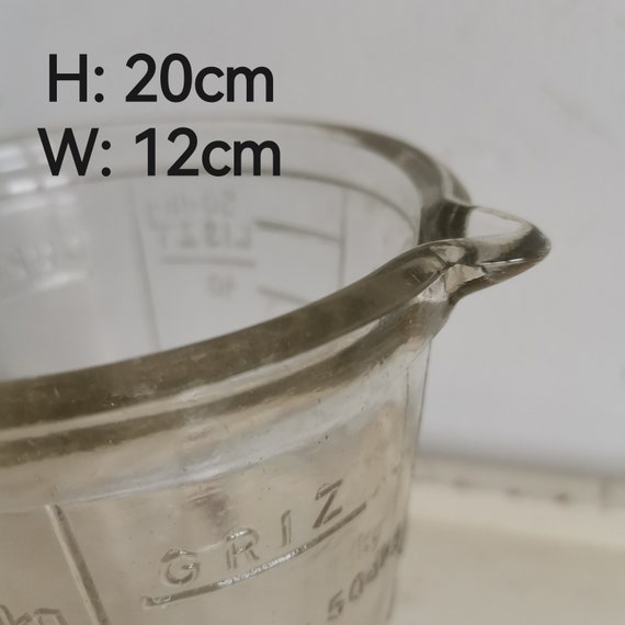 Measuring Cup for Dried Ingredients. European Weight Vessel