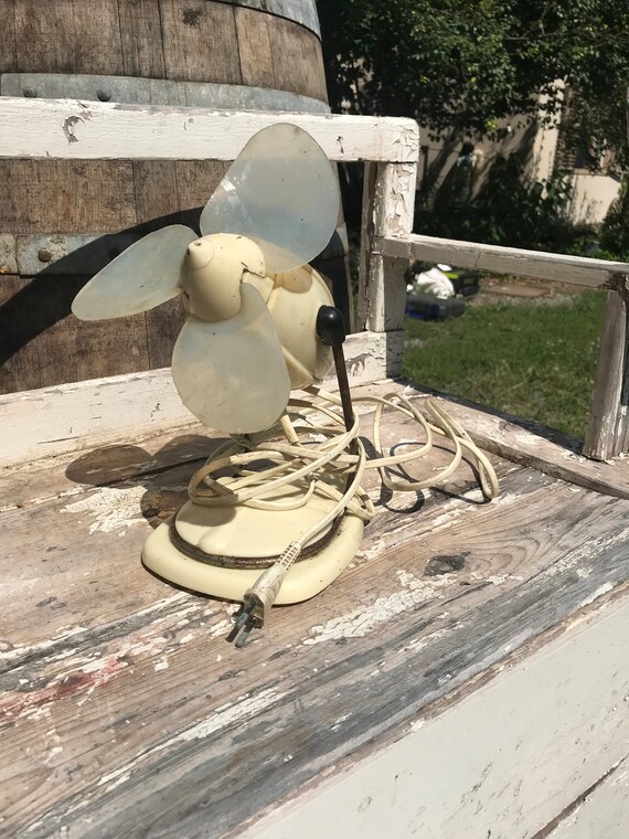 ROCKET Fan 1940s RETRO Old Solid Desk Wall Industrial Style Fan