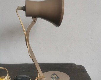 Bordslampa från mitten av århundradet, fotostudiobelysning, ca 1960. Vintage retrolampa i dämpad mjuk brun. Justerbar spotbelysning.
