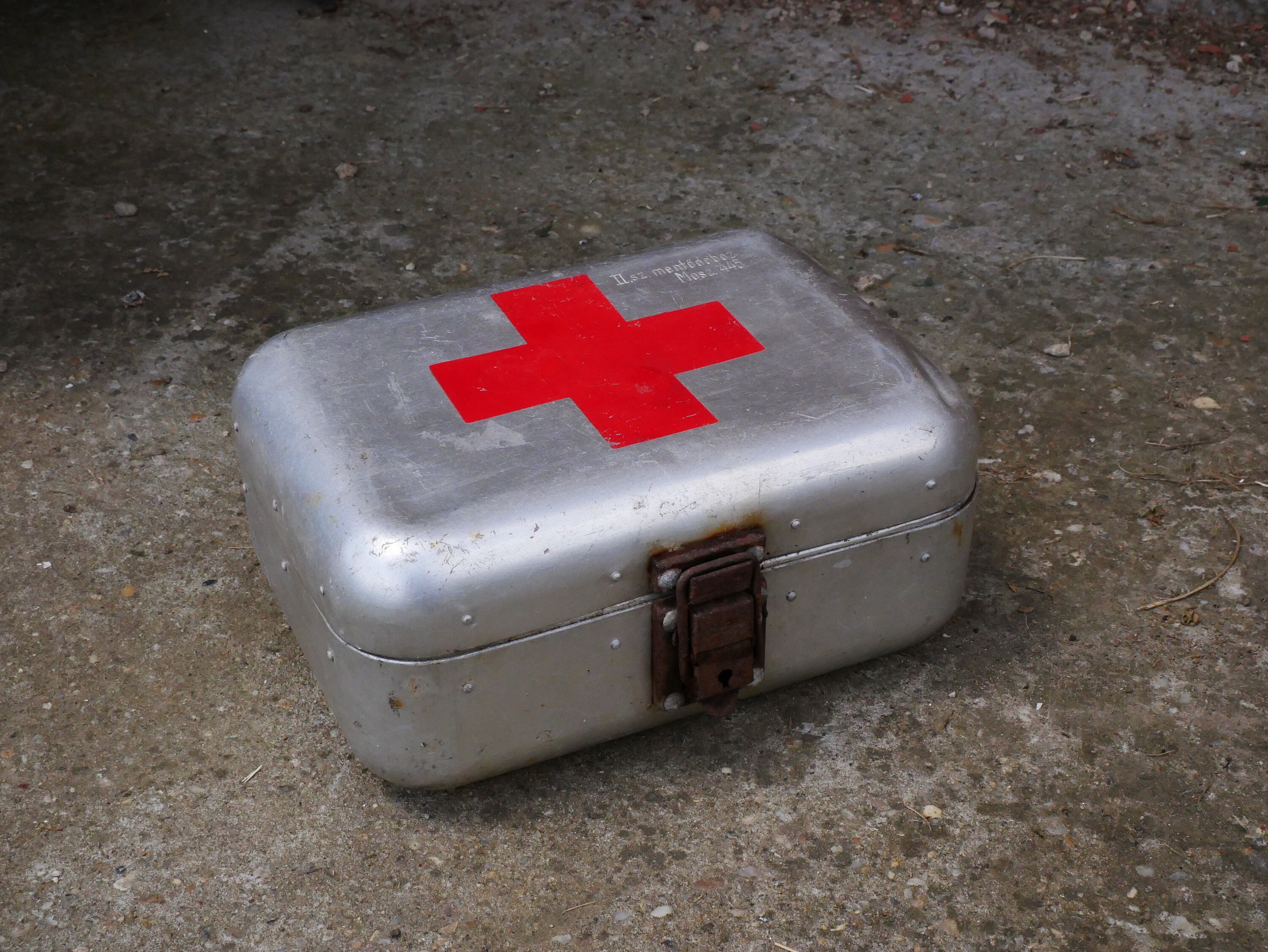 Medizin-Box First Aid, Metall