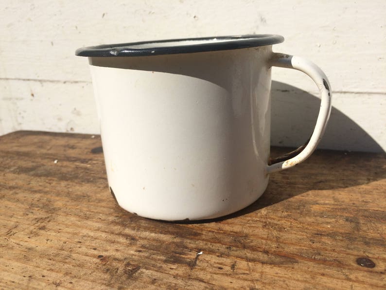 MILKCUP HEAT Pan Girl FOOTBALL Picture Enamel coated Instant Shabby Retro,Soccer White Black Pen Pot Collectors Cup Travel Gear Vintage