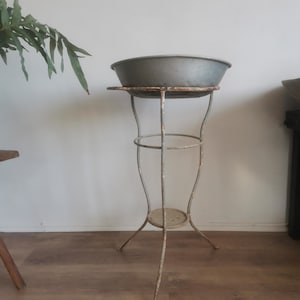 Antik tvättställ Metallmålad bondgårdstyp Vintage primitiv hållbar by off-grid-livsstil, trädgårdsdekoration fågelbord