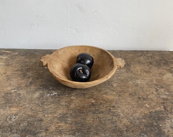 Small rustic Decor 1940s Hand Carved solid WOODEN Bowl HANDMADE Farm House Display Bakery Primitive Beautiful rustic trinket or fruit bowl