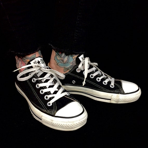 what stores sell converse chuck taylors