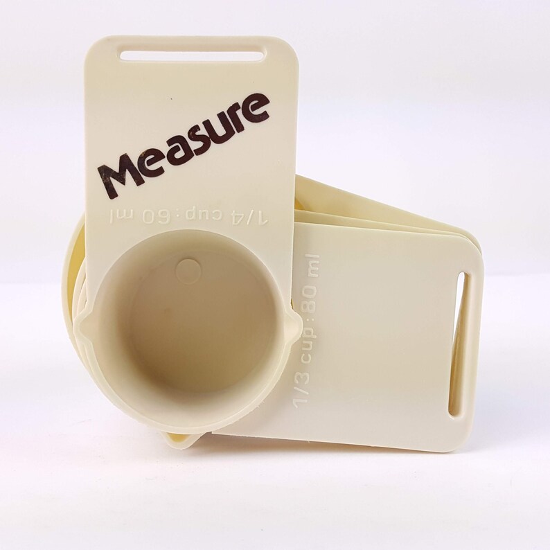 Vintage Measuring Cups Set Plastic Off White 70s 80s Decor