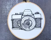 Arte del cerchio ricamo macchina fotografica d'epoca regalo hipster arredamento retrò con cornice ricamato hipster linea disegno fotografia schizzo dell'otturatore geek mod