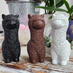 Concrete garden llama / alpaca