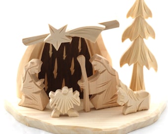 Drewniana szopka bożonarodzeniowa: Polska sztuka ludowa, mała szopka