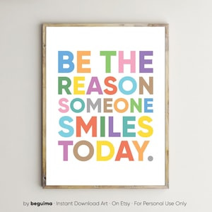 Könnte beinhalten: Gerahmter Druck mit dem Text "BE THE REASON SOMEONE SMILES TODAY" in bunten Blockbuchstaben. Das Kunstwerk befindet sich vor einem weißen Hintergrund und ist in einem hellbraunen Holzrahmen eingefasst. Ein motivierendes Kunstwerk.
