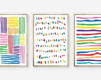 Puede incluir: Tres impresiones de arte abstracto con patrones geométricos coloridos. La primera impresión presenta una cuadrícula de líneas horizontales y verticales en varios colores. La segunda impresión presenta un patrón de puntos y círculos coloridos. La tercera impresión presenta un patrón de rayas horizontales en varios colores.