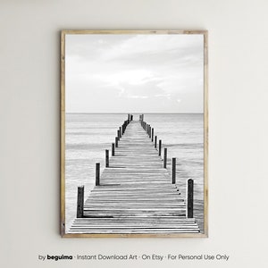 Holzsteg, Meer Poster, Meer Wandkunst, Landschaft Fotografie, Holzsteg, druckbare Wandkunst, schwarz weiß Foto, Meer Poster, digitaler Download Bild 1