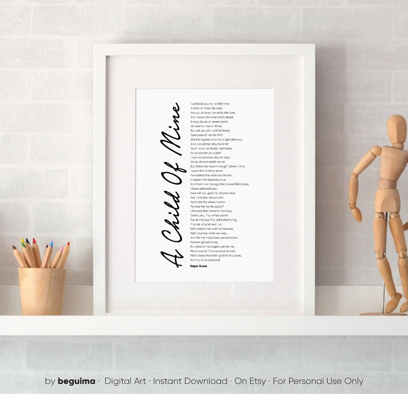 Puede incluir: Una impresi&oacute;n de arte imprimible en blanco y negro con el poema "A Child of Mine" de Edgar Guest. El poema est&aacute; impreso verticalmente sobre un fondo blanco.
