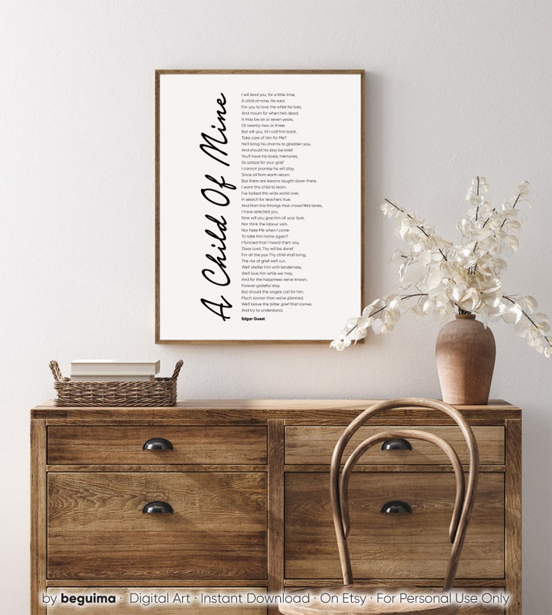 Puede incluir: Una impresi&oacute;n de arte de pared imprimible en blanco y negro con un poema titulado "A Child of Mine" de Edgar Guest. El poema trata sobre el amor y el cuidado que un padre tiene por su hijo.