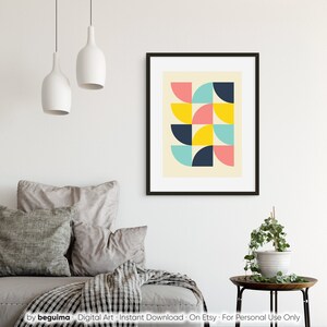 Puede incluir: Una impresi&oacute;n art&iacute;stica enmarcada con un dise&ntilde;o geom&eacute;trico. La obra de arte presenta un patr&oacute;n de semic&iacute;rculos coloridos en rosa, amarillo, turquesa y azul marino sobre un fondo crema. La impresi&oacute;n est&aacute; en un marco negro.