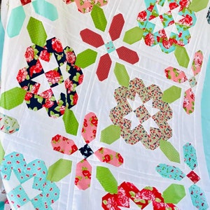 Glory Blooms Quilt Pattern by My Sew Quilty Life - Etsy