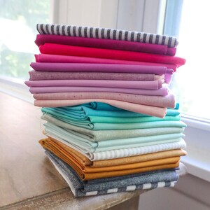 Lo & Behold Heirloom Palette Picks Fat Quarter Bundle