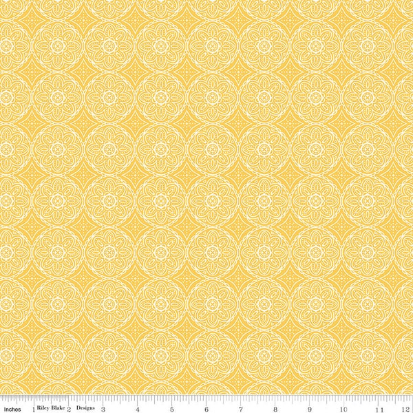 Gingham Cottage Medallion Yellow by Heather Petersen for Riley Blake Designs