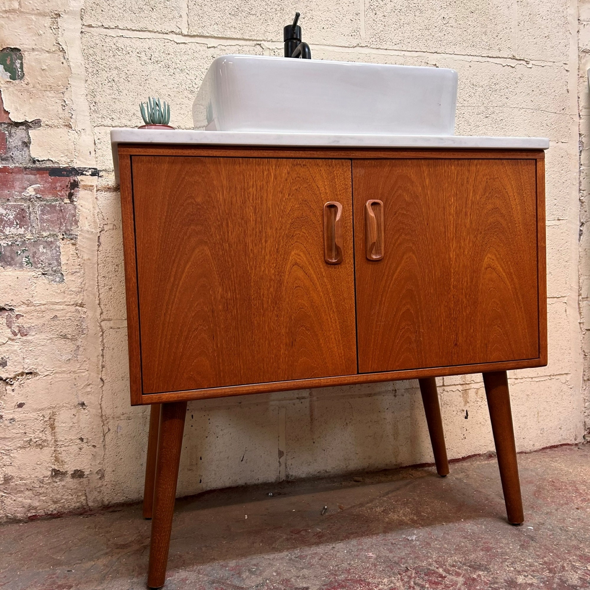 GPLAN MidCentury Fresco Bathroom Vanity Including Quartz Worktop