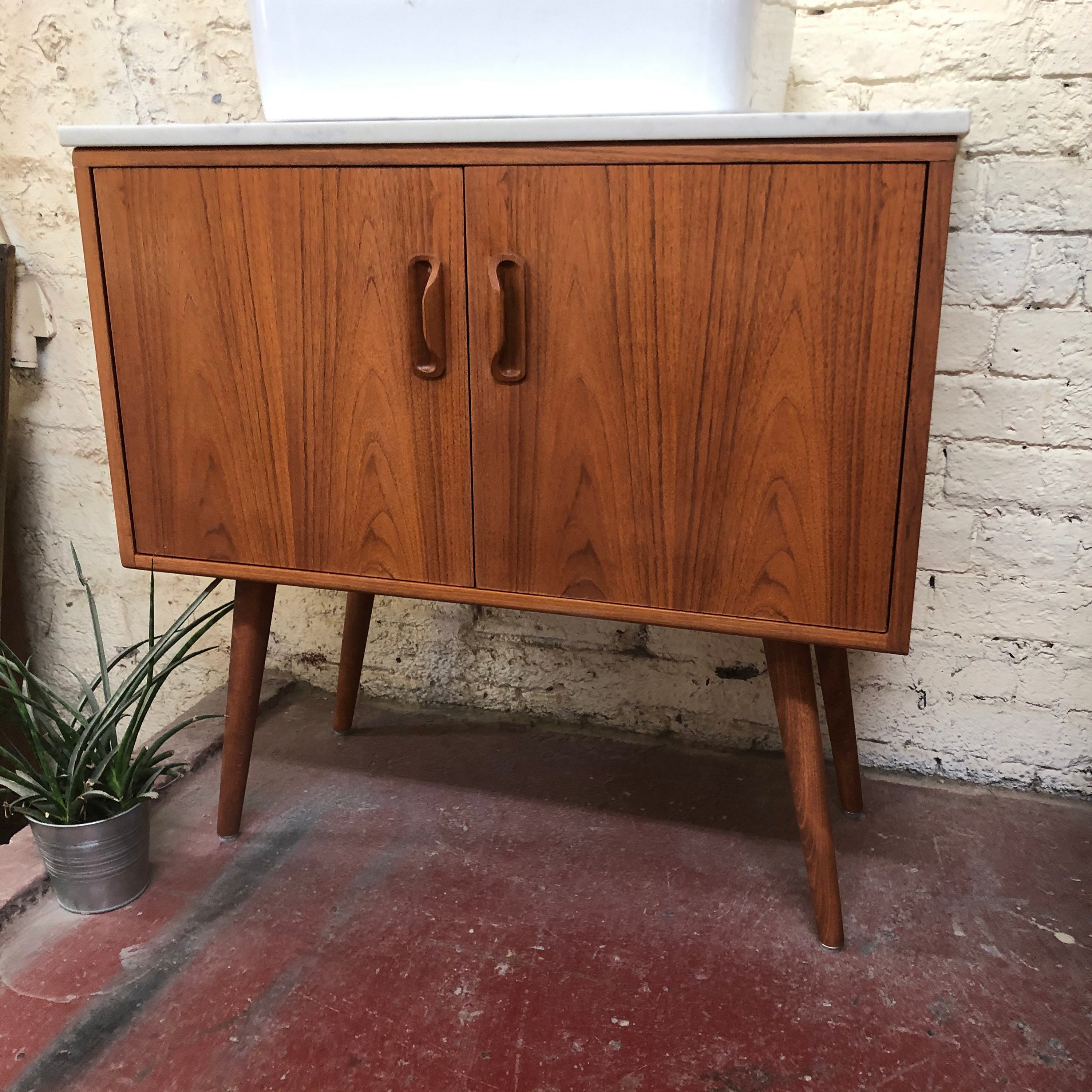 G Plan Fresco Bathroom Vanity Incl. Quartz Worktop Hair Pin Legs