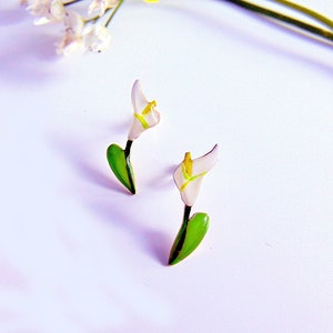 Lily Earrings Calla Lily Flower Earrings Nature Earrings Women Spring Jewelry Enamel Stud Earrings Lily Jewelry Gift for Her Mothers Day